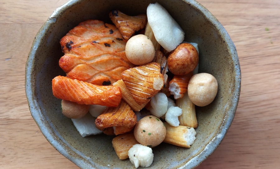 Kelly Loves rice and peanut crackers